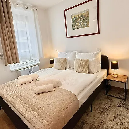 Local-lux F4 - Free Parking & Balcony