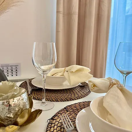 Local-lux F4 - Free Parking & Balcony