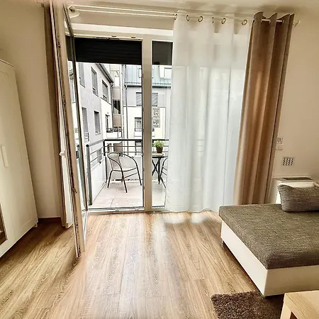Local-lux F4 - Free Parking & Balcony