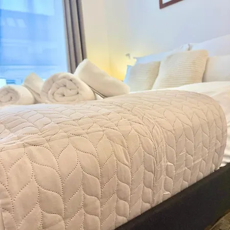 Apartment Local-lux F4 - Free Parking & Balcony *