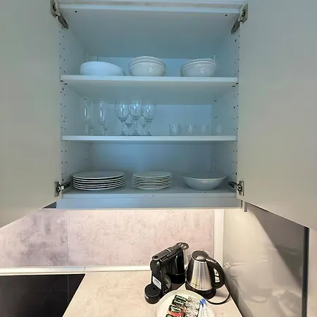 Local-lux F4 - Free Parking & Balcony דירה