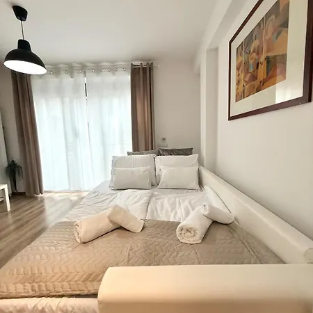 Apartment Local-lux F4 - Free Parking & Balcony *