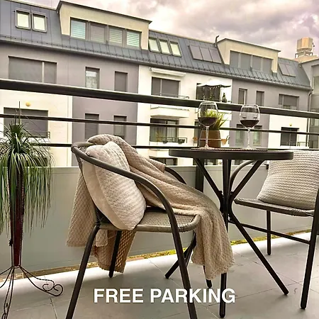 Local-lux F4 - Free Parking & Balcony