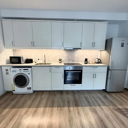 Local-lux F4 - Free Parking & Balcony Apartment Kecskemet
