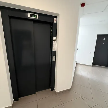Local-lux F4 - Free Parking & Balcony *
